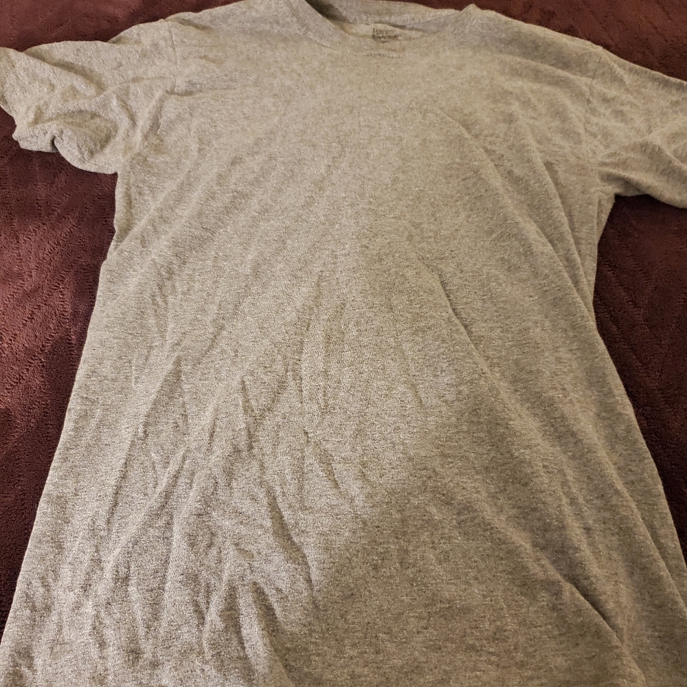 Gray tshirt